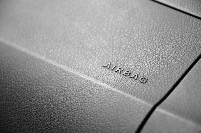 чому горить лампочка srs airbag