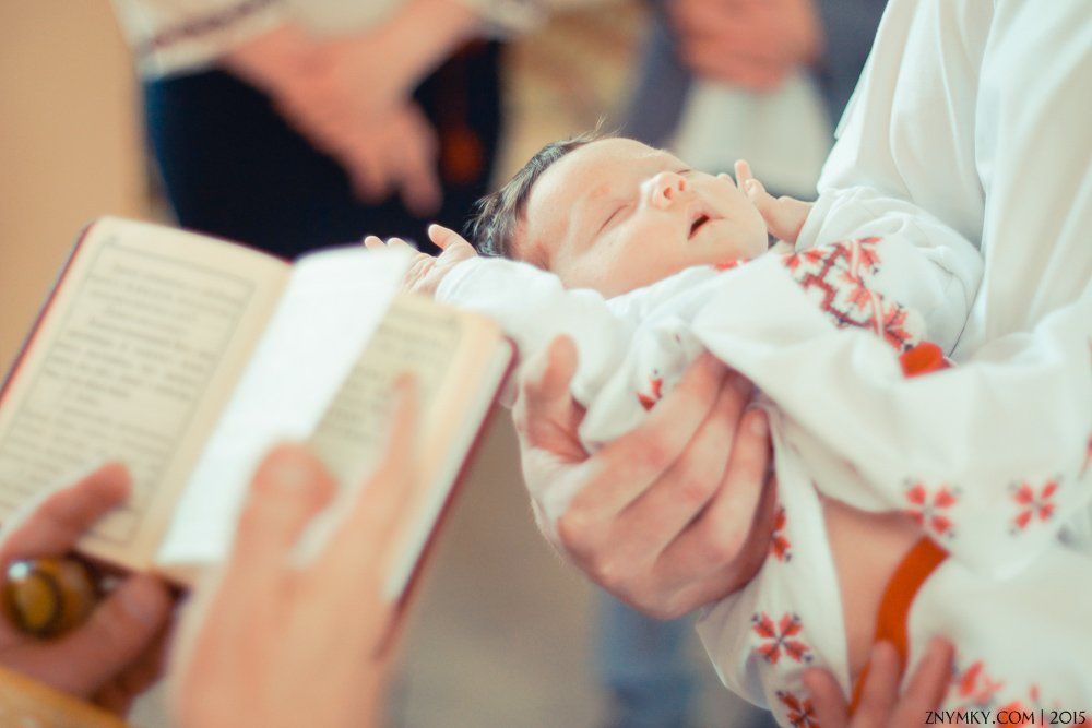 Що подарувати на хрестини для дитини?