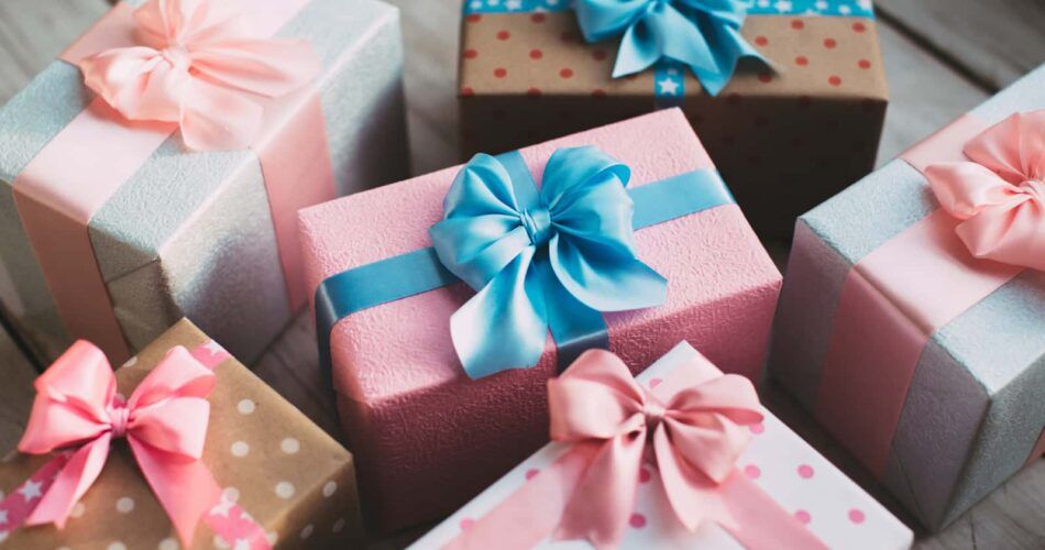 Які подарунки вибрати для сестри на випускний?